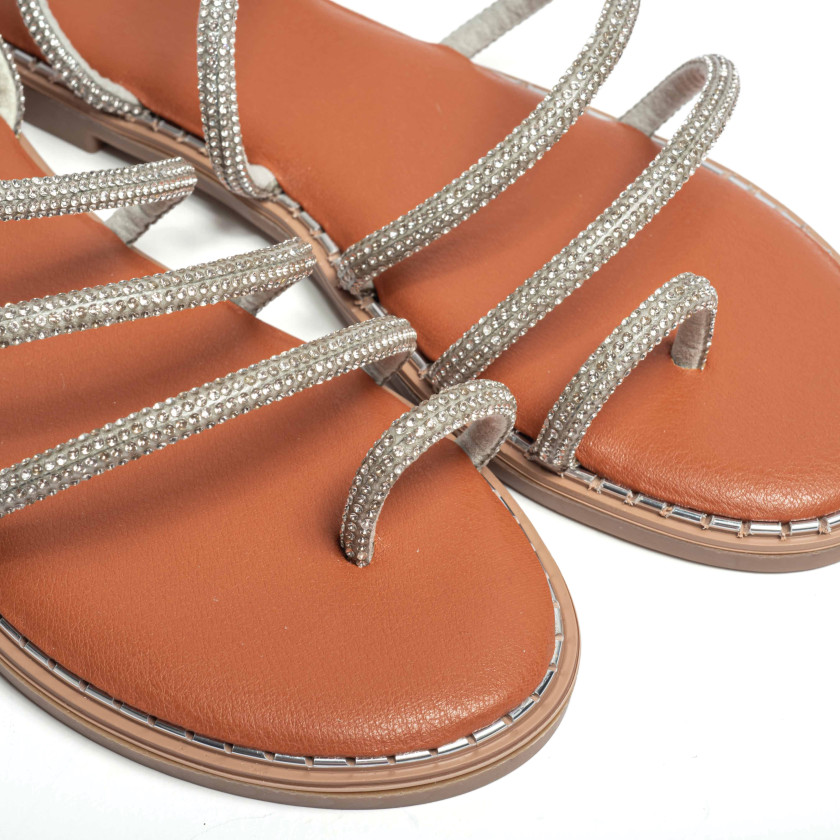 Flat Σανδάλια με Λοξό Λουράκι & Strass