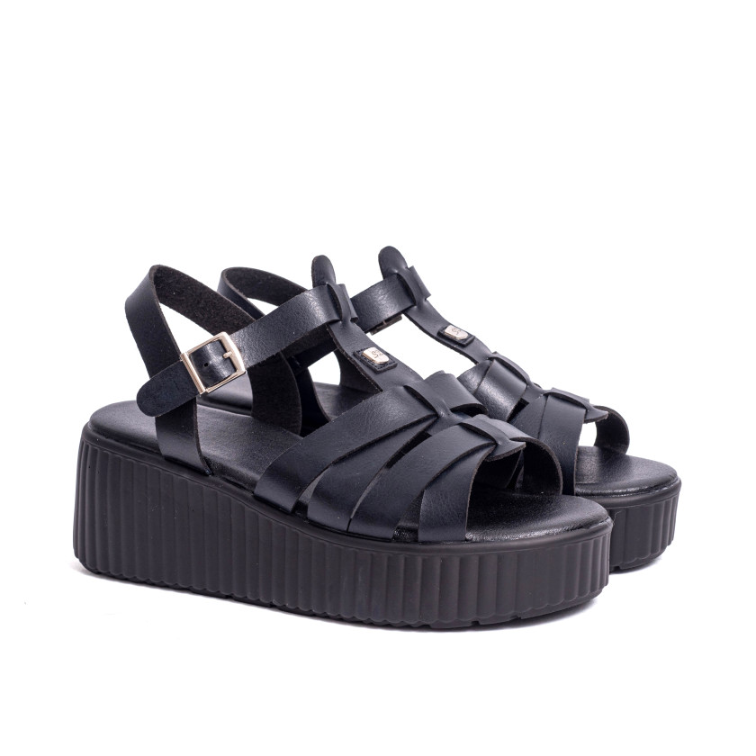 Σανδάλια Flatform με Μπαρέτα Και Πολλαπλά Λουράκια