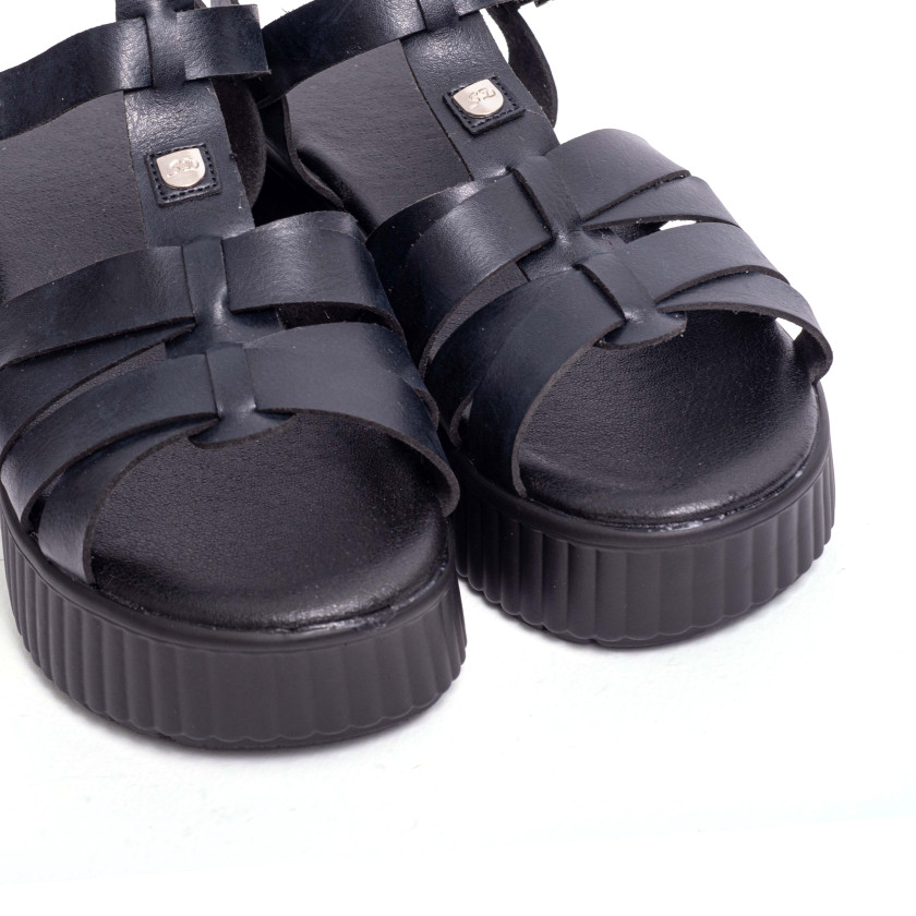 Σανδάλια Flatform με Μπαρέτα Και Πολλαπλά Λουράκια
