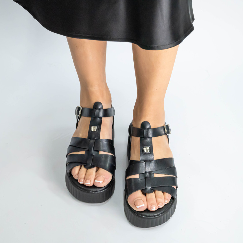 Σανδάλια Flatform με Μπαρέτα Και Πολλαπλά Λουράκια