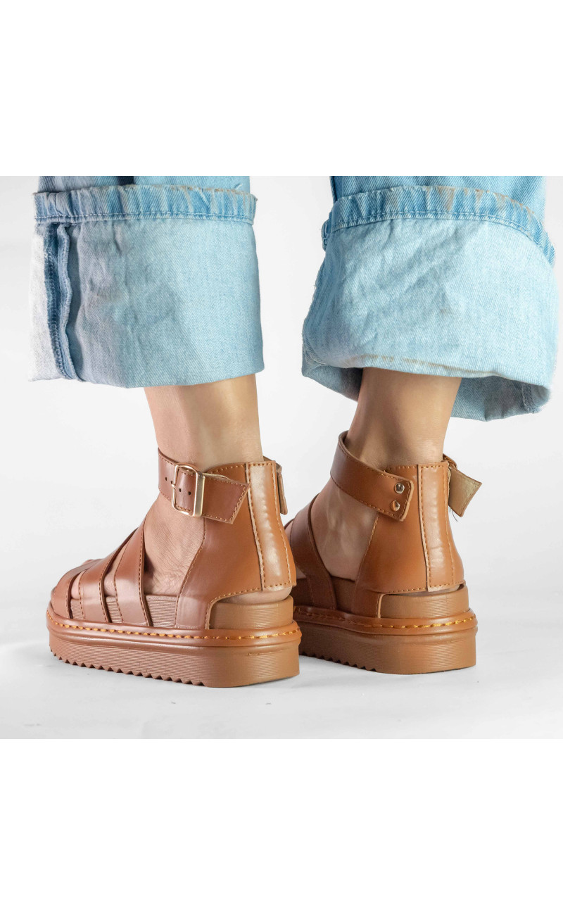 Σανδάλια Flatform με Χιαστί Λουράκια και Μπαρέτα