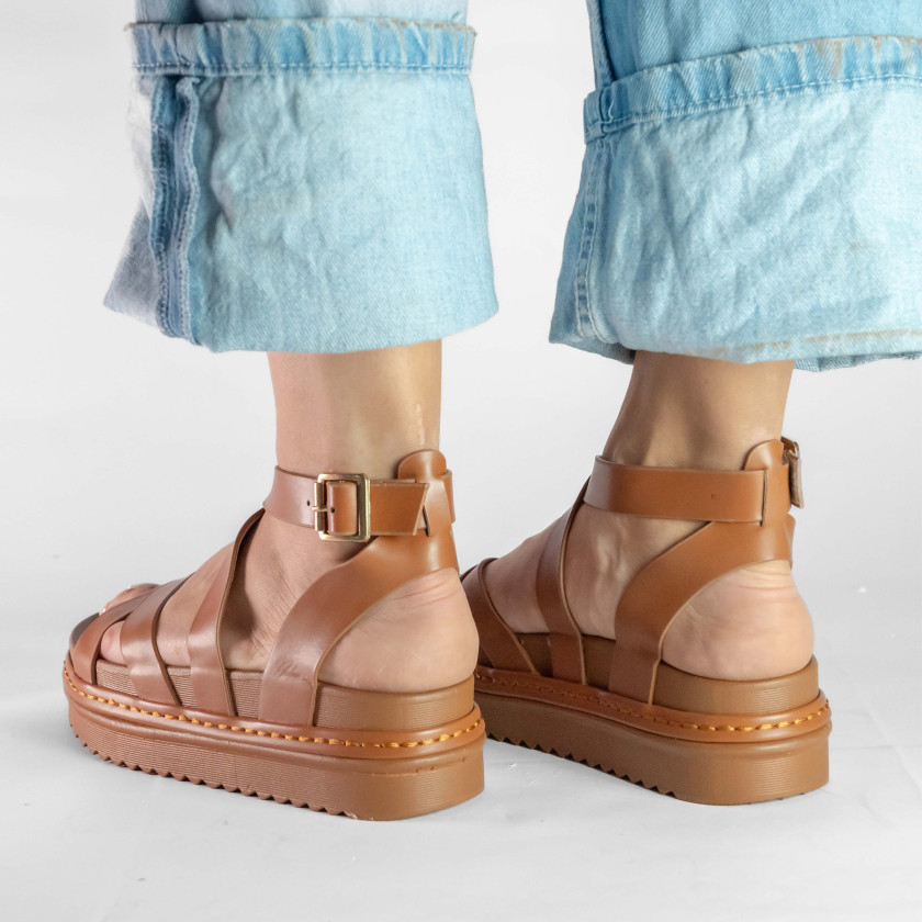 Σανδάλια Flatform με Χιαστί Λουράκια και Μπαρέτα