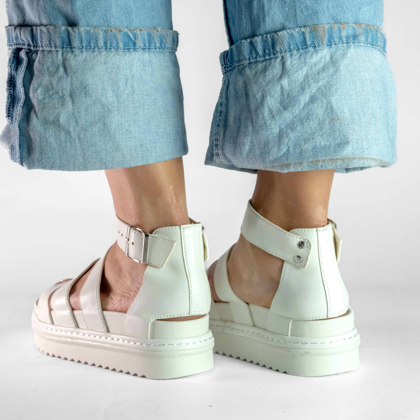 Σανδάλια Flatform με Χιαστί Λουράκια και Μπαρέτα