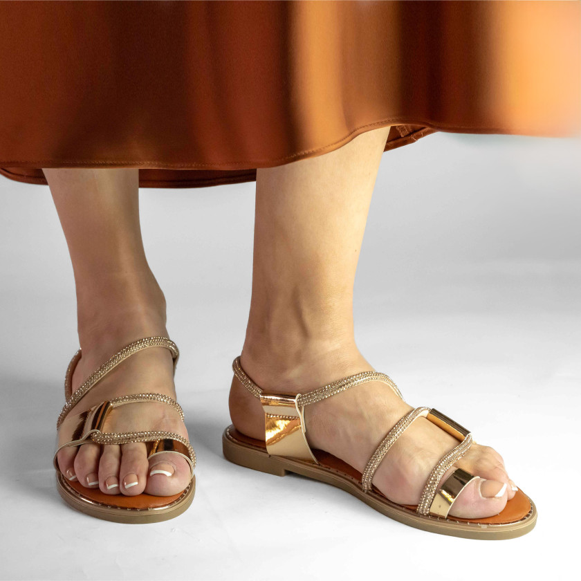 Flat Σανδάλια με Λουράκια από Strass και Χρυσή Λεπτομέρεια