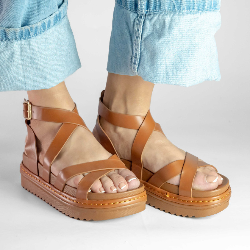 Σανδάλια Flatform με Χιαστί Λουράκια και Μπαρέτα
