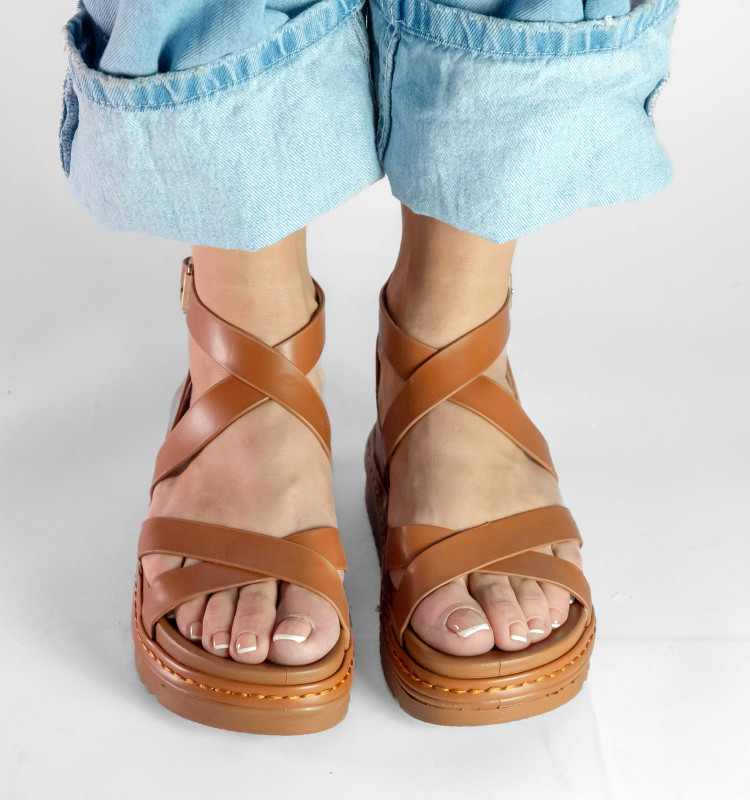 Σανδάλια Flatform με Χιαστί Λουράκια και Μπαρέτα